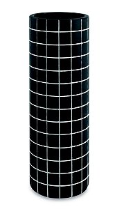 VASO PRETO EM CIMENTO