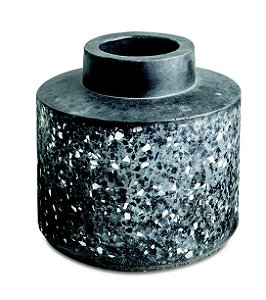 VASO PRETO EM CIMENTO