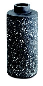 VASO PRETO EM CIMENTO