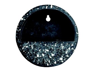 TERRARIO DE PAREDE PRETO EM CIMENTO