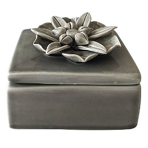 POTE DECORATIVO DE CERAMICA COM FLOR CINZA 12,3CM X 9,6CM X