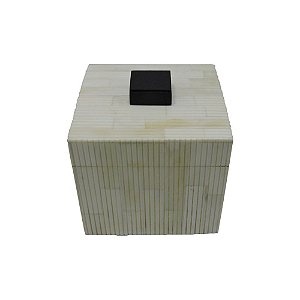CAIXA DE RESINA ESTILO OSSO OFF WHITE E PUXADOR PRETO