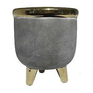 CACHEPOT DE CERAMICA CINZA COM BASE E DETALHES DOURADO