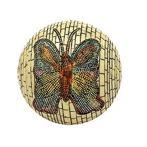 BOLA DE RESINA BEGE COM DESENHO DE BORBOLETA - 10 CM