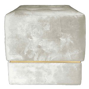 PUFF DE VELUDO OFF WHITE COM DETALHE DOURADO