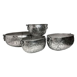 CL. DE 4 CAHEPOTS EM ALUMINIO PRATEADO PP 23X18X15CM / P 30X