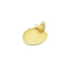 FOLHA DECORATIVA C/PÁSSARO DE CERÂMICA AMARELA 14,5x11,5x7cm