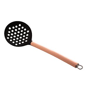 ESCUMADEIRA DE NYLON PRETA C/CABO DE AÇO INOX ROSÉ 34cm