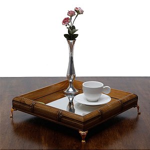 BANDEJA BAMBU COM PÉ NIQUELADO DOURADO 27x27x6,5cm