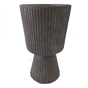 VASO EM CIMENTO CINZA