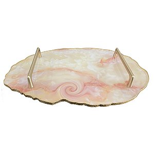 BANDEJA DE VIDRO ESTILO MARMORE COM ALCA DE METAL DOURADO