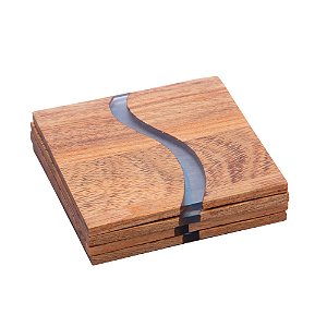CONJUNTO 4 PORTA COPOS DE MADEIRA CEREJEIRA COM RESINA WAVE 11CM X 11CM X 2,5CM - WOLFF CRAFT