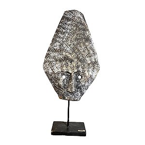 ESCULTURA MASCARA TRIBAL TORAJA EM MADEIRA WHITEWASH COM SUPORTE A63CM