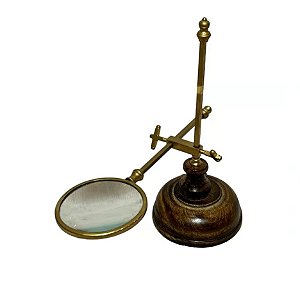 LUPA DECORATIVA EM METAL E BASE EM MADEIRA A23CM