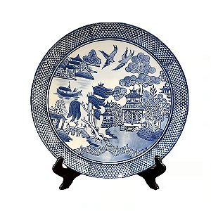 PRATO DECORATIVO EM PORCELANA VILLAGE AZUL E BRANCO D31CM