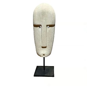 ESCULTURA DECORATIVA MINI MASCARA ETINICA IMPORTADA DEWI PEDRA NATURAL BRANCA COM SUPORTE A33CM