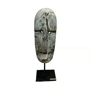 ESCULTURA DECORATIVA MINI MASCARA ETINICA IMPORTADA DEWI PEDRA NATURAL NEGRA COM SUPORTE A33CM