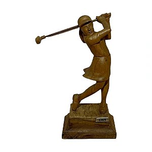 ESCULTURA EM MADEIRA ENTALHADA GOLFISTA FEMININA A26CM