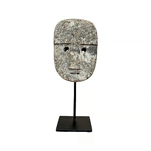 ESCULTURA DECORATIVA MINI MASCARA ETNICA IMPORTADA TEGENUNGAN EM PEDRA BRANCA COM SUPORTE A25CM