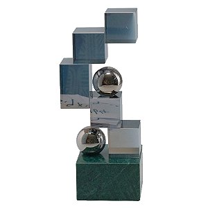 PECA DECORATIVA EM VIDRO ESTATUETA PARA MESA PRATEADO E VERDE 8CM X 8CM X 24CM
