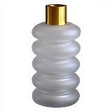 VASO EM VIDRO TRABALHADO BRANCO E METAL DOURADO