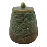 POTE DE CERAMICA VERDE COM DESENHO DE FOLHAS