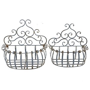 CJ DE FLOREIRAS EM METAL PRETAS 2PCS