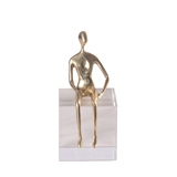 ESTATUETA DE METAL E CRISTAL DOURADA E TRANSPARENTE