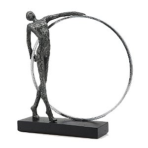 PECA DECORATIVA EM RESINA E METAL ESCULTURA HOMEM COM ARO PRATEADO 25,3CM X 8CM