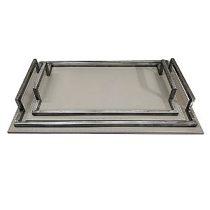 CJ DE 2 BANDEJAS DECORATIVAS EM MADEIRA REVESTIDO EM PU CINZA E PRATEADO G50CM X