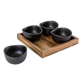 SET DE PORTA APERITIVOS DE CERAMICA PRETA E BASE DE MADEIRA - 4 PCS