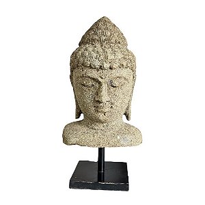 ESCULTURA BUSTO BUDA EM PEDRA VULCÂNICA COM BASE A45CM