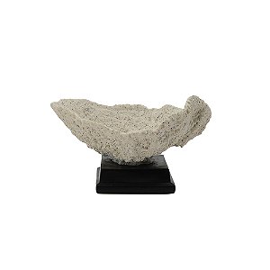 PECA DECORATIVA CORAL EM RESINA E BASE PRETA E BEGE