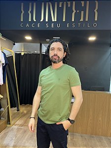 CAMISETA BASICA GOLA REDONDA - Verde Folha