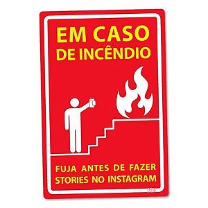 Placa Decorativa 24x16 - Fuja antes de fazer Stories