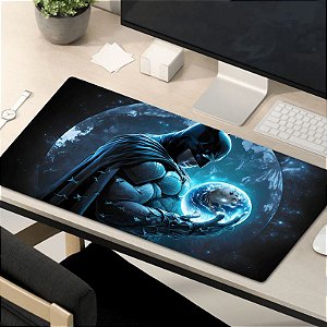 MOUSEPAD GAMER GUERREIRO DA ESCURIDÃO SEGURANDO O PLANETA