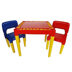 Mesinha Infantil Educativa Desmontável Com Cadeiras e Letras