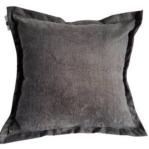 Capa Suede Amassado Liso Decorativa p/ Almofada 43x43cm Cinza Chumbo com Abas