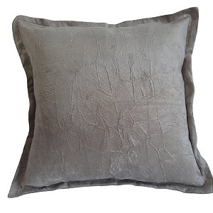 Capa Suede Amassado Liso Decorativa p/ Almofada 43x43cm Cinza Prata com Abas