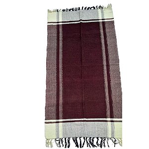 Tapete Artesanal de Fio de Malha Beira Cama Moldura na cor Bordô / Branco 50x150cm