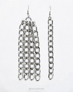 BRINCO CORRENTE PRATEADA ASSIMÉTRICO - AC240