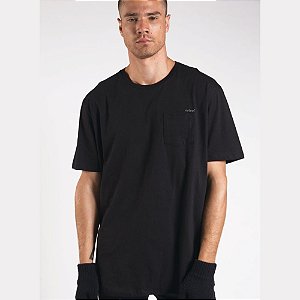 Camiseta Basics Colcci Com Bordado e Bolso Preto