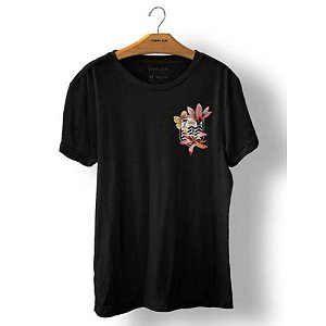 Camiseta Osklen Vintage Brasão Florido Masculina