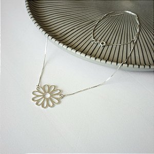 Gargantilha de Flor Vazada - 50cm