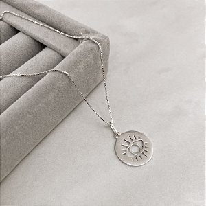 Colar pingente medalha olho