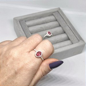 Anel com Zircônia Rubi Oval e Microzircônias