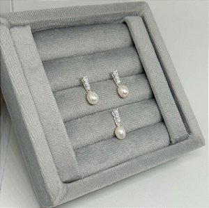 Conjunto de brinco e pingente com pérola e zircônias