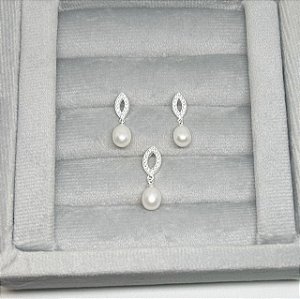 Conjunto brinco e pingente oval com pérola
