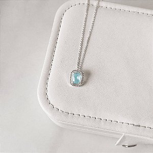 Colar zircônia retangular azul claro com cravejado