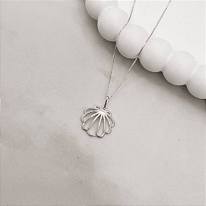 Colar pingente concha vazada 20mm 45cm